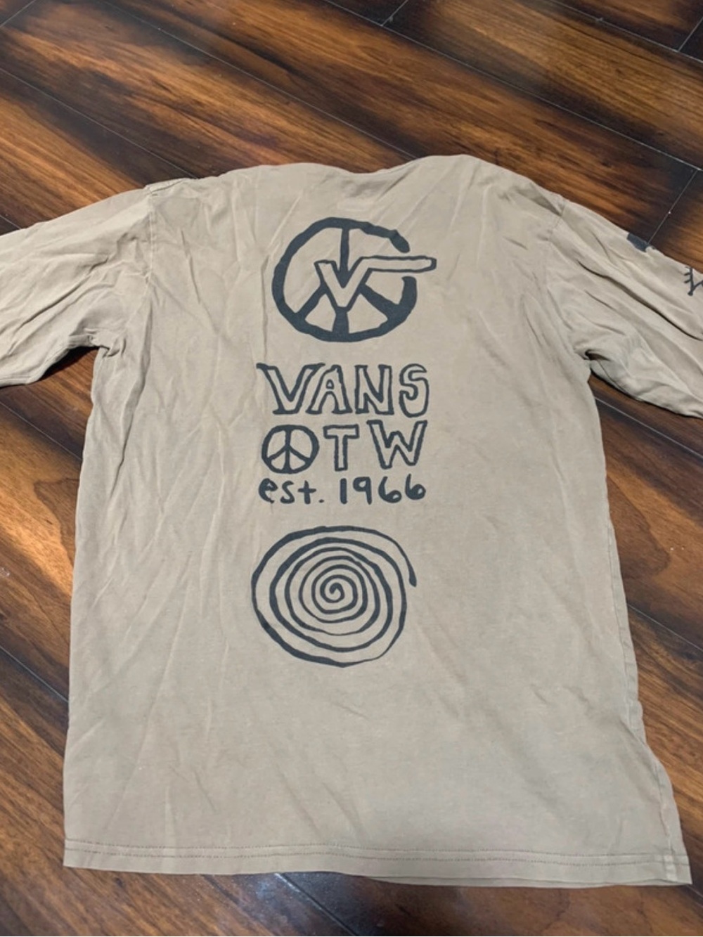 Vans medium tan long sleeve graphic print t shirt 671